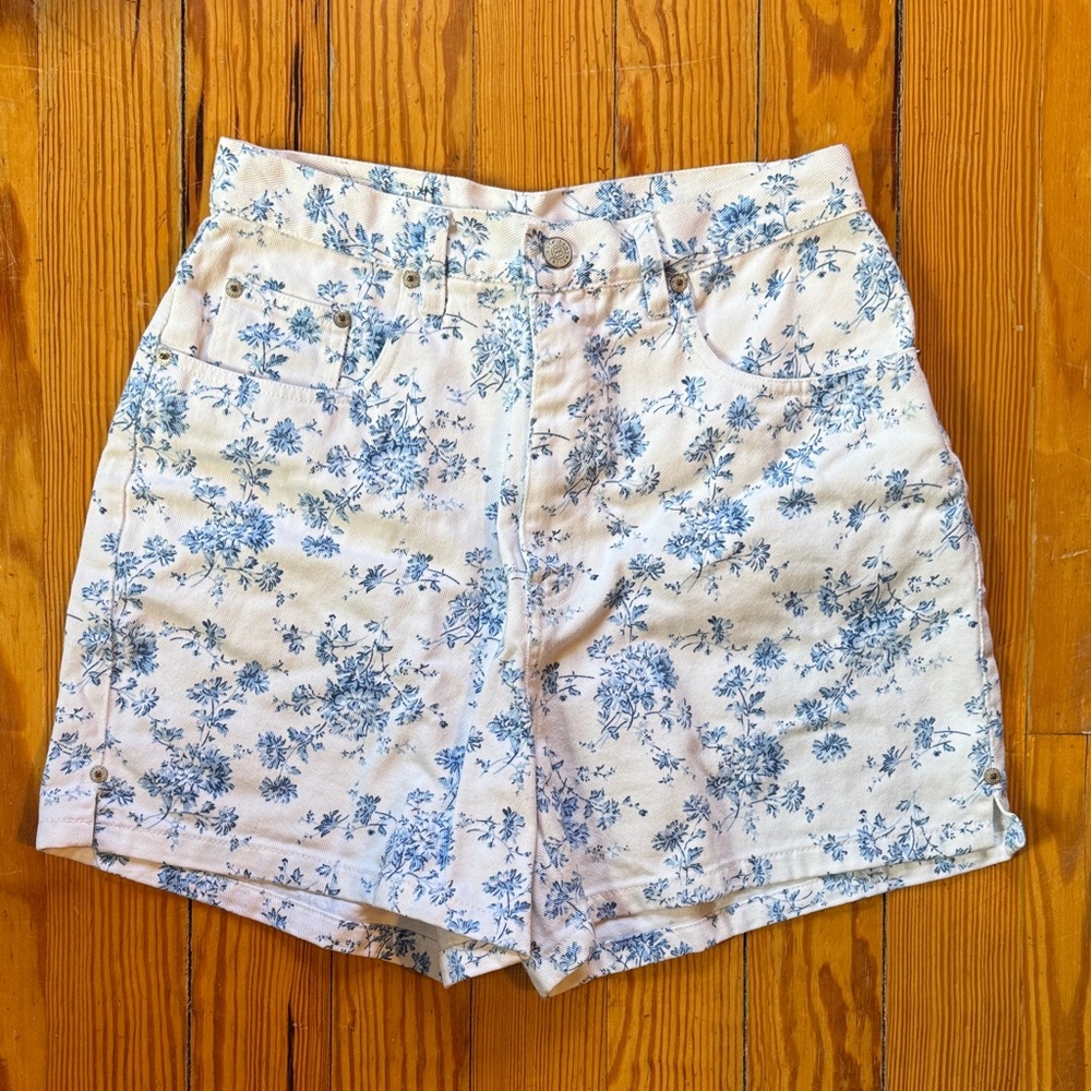 Vintage 1990s Bill Blass Floral Shorts High Rise